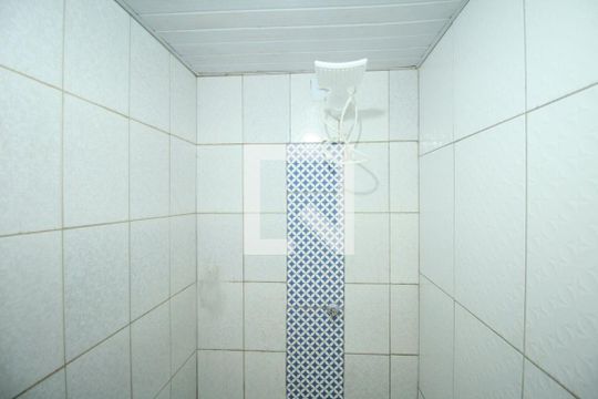 Banheiro de casa para alugar com 2 quartos, 75m² em Acupe, Salvador
