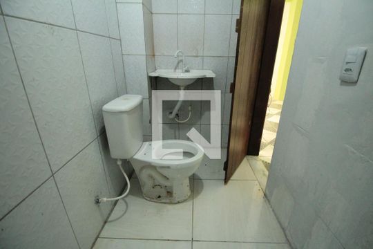 Banheiro de casa para alugar com 2 quartos, 75m² em Acupe, Salvador