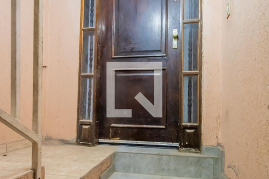 Entrada de casa à venda com 3 quartos, 360m² em Santa Maria, Osasco