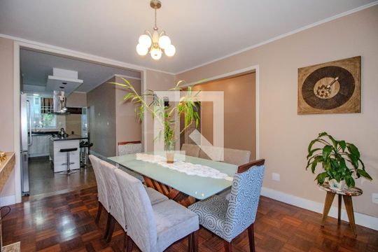 Sala de casa à venda com 5 quartos, 220m² em Jardim Floresta, Porto Alegre