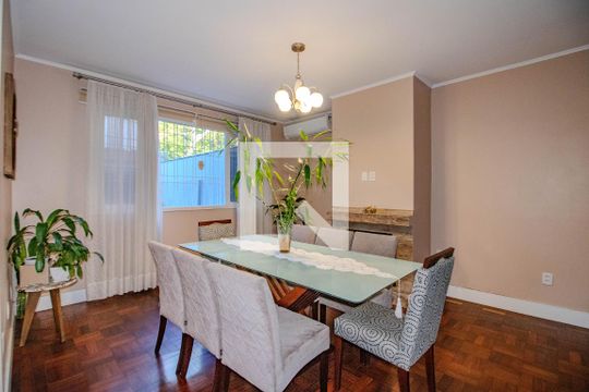 Casa à venda com 5 quartos, 220m² em Jardim Floresta, Porto Alegre