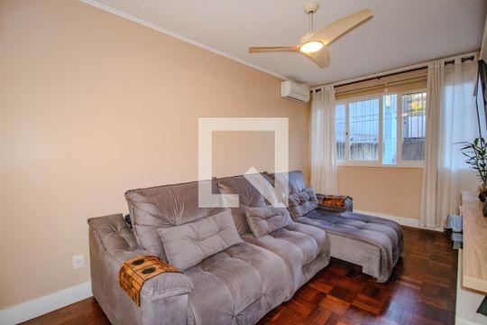 Sala de TV de casa à venda com 5 quartos, 220m² em Jardim Floresta, Porto Alegre
