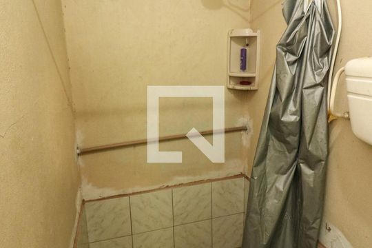 Banheiro 2 de casa para alugar com 4 quartos, 130m² em Menino Deus, Porto Alegre