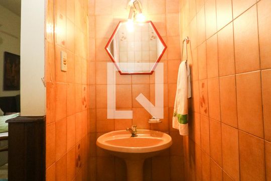 Lavabo de casa para alugar com 4 quartos, 130m² em Menino Deus, Porto Alegre