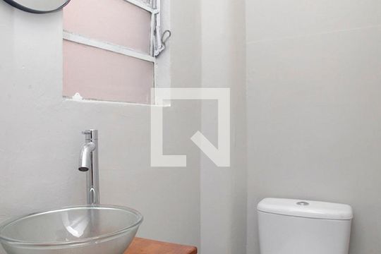 Lavabo  de apartamento para alugar com 2 quartos, 80m² em Partenon, Porto Alegre