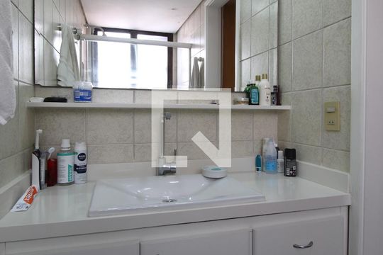 Banheiro da Suíte de apartamento à venda com 1 quarto, 38m² em Moema, São Paulo