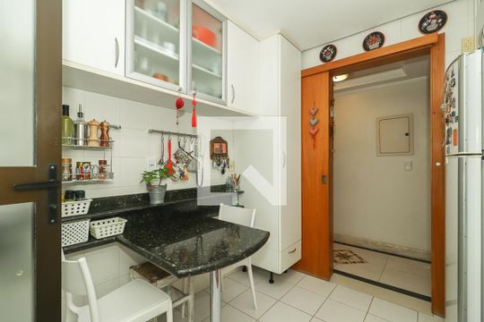 Cozinha de apartamento à venda com 2 quartos, 121m² em Petrópolis, Porto Alegre
