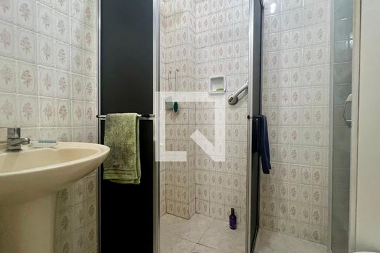 Banheiro de apartamento à venda com 2 quartos, 71m² em Pinheiros, São Paulo