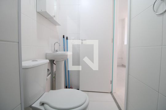 Banheiro de apartamento para alugar com 2 quartos, 32m² em Socorro, São Paulo