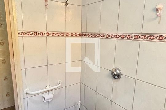 Banheiro de casa à venda com 3 quartos, 157m² em Parque Erasmo Assunção, Santo André