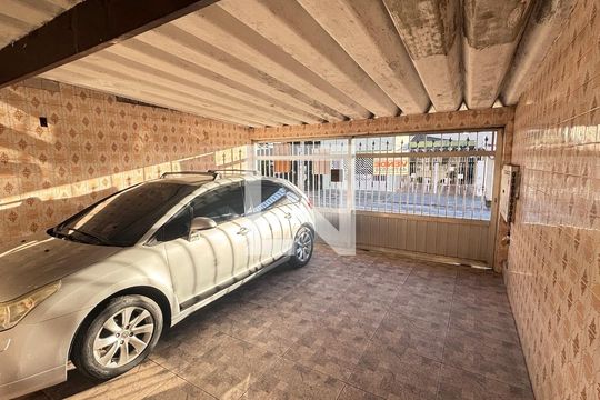 Garagem de casa à venda com 3 quartos, 157m² em Parque Erasmo Assunção, Santo André