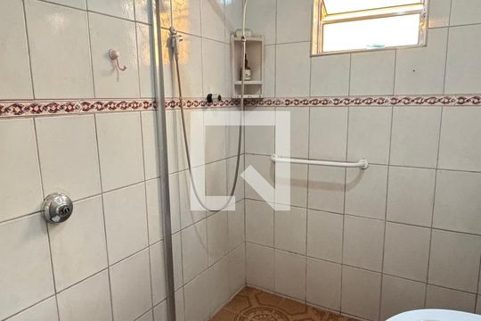 Banheiro de casa à venda com 3 quartos, 157m² em Parque Erasmo Assunção, Santo André
