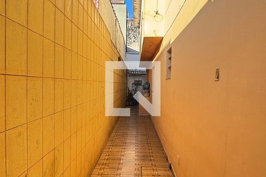 Corredor - Quintal de casa à venda com 3 quartos, 157m² em Parque Erasmo Assunção, Santo André