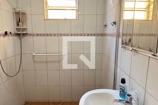 Banheiro de casa à venda com 3 quartos, 157m² em Parque Erasmo Assunção, Santo André