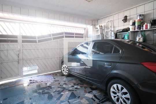 Garagem de casa à venda com 4 quartos, 190m² em Vila Nhocuné, São Paulo
