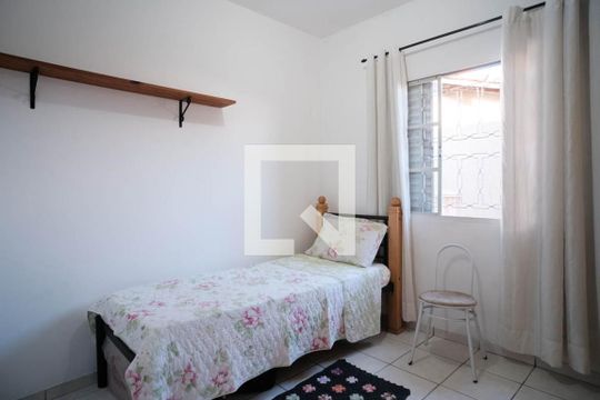 Quarto 2 de casa à venda com 4 quartos, 190m² em Vila Nhocuné, São Paulo