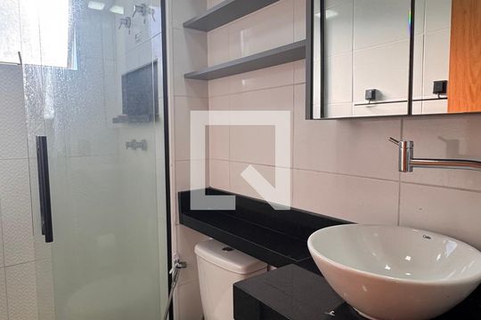 Banheiro de apartamento à venda com 2 quartos, 45m² em Parque Industrial, Campinas