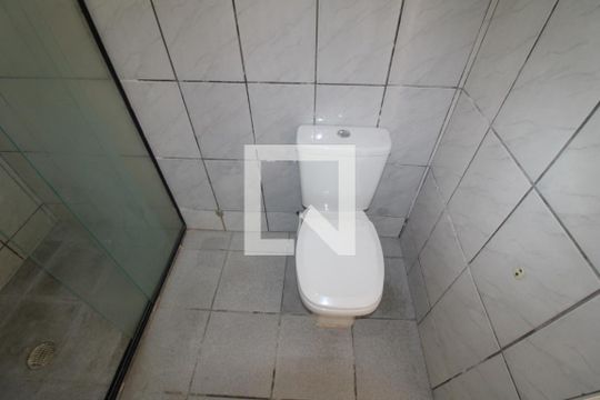 Banheiro de casa de condomínio para alugar com 1 quarto, 45m² em Santana, São Paulo