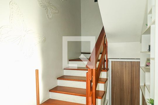 Escada de casa de condomínio à venda com 3 quartos, 191m² em Passo das Pedras, Porto Alegre