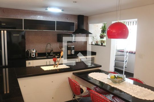Cozinha de apartamento à venda com 2 quartos, 160m² em Oswaldo Cruz, São Caetano do Sul