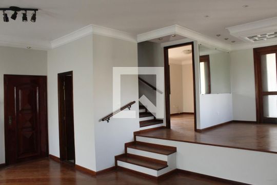 Casa de Condomínio para alugar com 3 quartos, 350m² em Chácara Pavoeiro, Cotia