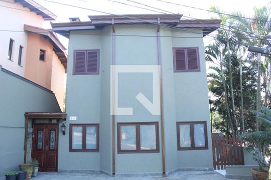 Fachada de casa de condomínio para alugar com 3 quartos, 350m² em Chácara Pavoeiro, Cotia
