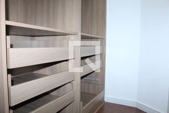 Closet da Suíte 2 de casa de condomínio para alugar com 3 quartos, 350m² em Chácara Pavoeiro, Cotia