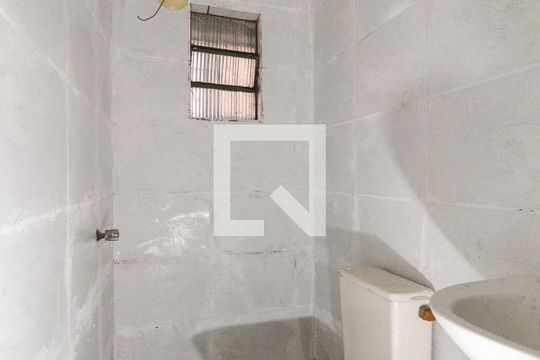 Banheiro de casa para alugar com 1 quarto, 20m² em Jardim Guaianazes, São Paulo