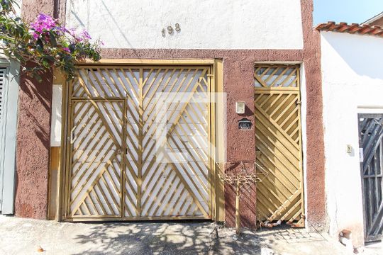 Fachada de casa para alugar com 1 quarto, 20m² em Jardim Guaianazes, São Paulo