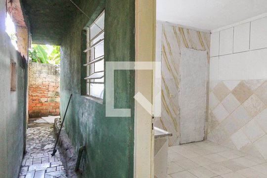 Corredor Externo de casa para alugar com 1 quarto, 20m² em Jardim Guaianazes, São Paulo