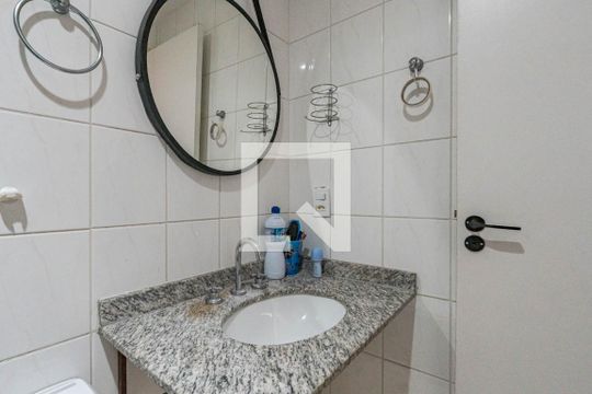 Banheiro de apartamento para alugar com 2 quartos, 55m² em Vila Arapuã, São Paulo