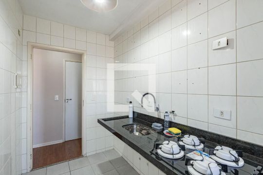 Cozinha de apartamento para alugar com 2 quartos, 55m² em Vila Arapuã, São Paulo