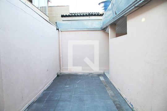 Garagem  de casa à venda com 3 quartos, 150m² em Jardim Monte Carmelo, Guarulhos