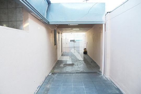 Garagem  de casa à venda com 3 quartos, 150m² em Jardim Monte Carmelo, Guarulhos