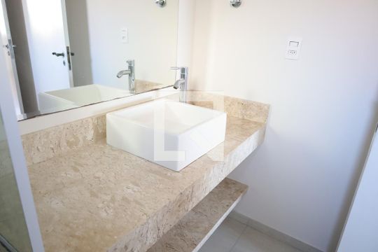 Banheiro da Suíte de casa à venda com 3 quartos, 350m² em Vila Nova Caledonia, São Paulo