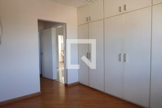 Suíte de casa à venda com 3 quartos, 350m² em Vila Nova Caledonia, São Paulo
