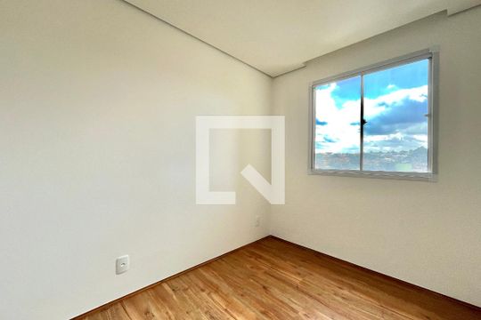 Quarto 1 de apartamento à venda com 2 quartos, 32m² em Jardim Itacolomi, São Paulo