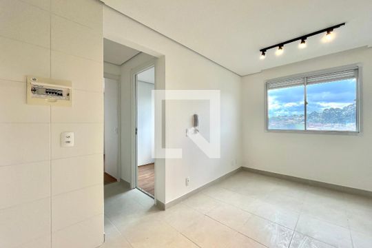 Apartamento à venda com 2 quartos, 32m² em Jardim Itacolomi, São Paulo