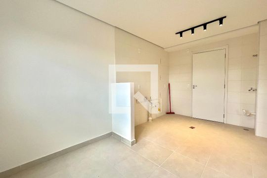 Sala de apartamento à venda com 2 quartos, 32m² em Jardim Itacolomi, São Paulo