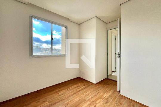 Quarto 1 de apartamento à venda com 2 quartos, 32m² em Jardim Itacolomi, São Paulo