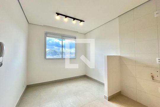Sala de apartamento à venda com 2 quartos, 32m² em Jardim Itacolomi, São Paulo