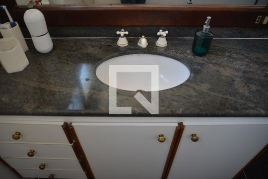 Banheiro do Quarto 1 de apartamento à venda com 3 quartos, 170m² em Jardim, Santo André