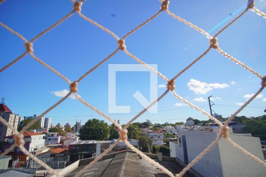 Sala_Vista de apartamento à venda com 2 quartos, 64m² em São Sebastião, Porto Alegre