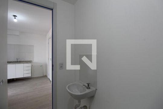 Banheiro de apartamento para alugar com 1 quarto, 48m² em Vila Santa Clara, São Paulo