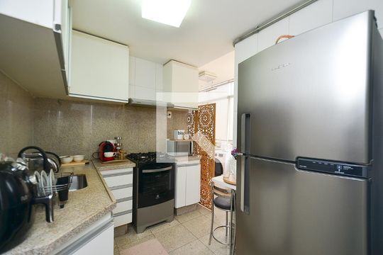 Cozinha de apartamento à venda com 3 quartos, 120m² em Santo Antônio, Belo Horizonte