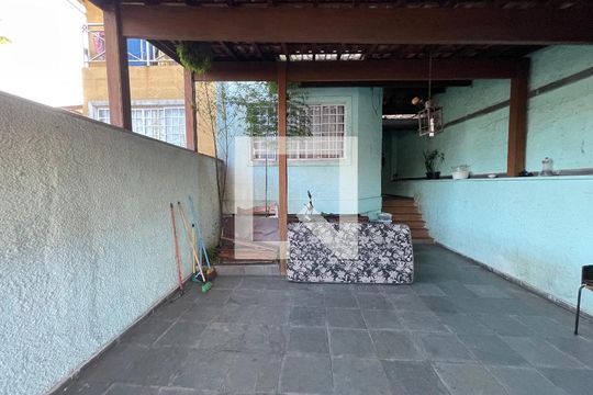 Garagem de casa à venda com 4 quartos, 170m² em Jardim Alvorada (zona Oeste), São Paulo
