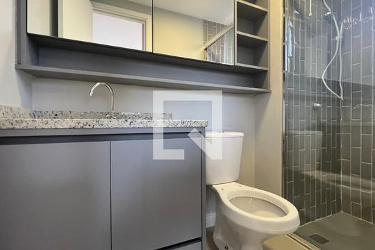 Banheiro de kitnet/studio à venda com 1 quarto, 24m² em Pinheiros, São Paulo