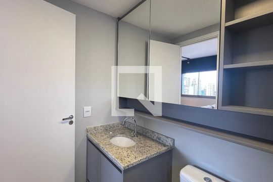 Banheiro de kitnet/studio à venda com 1 quarto, 24m² em Pinheiros, São Paulo