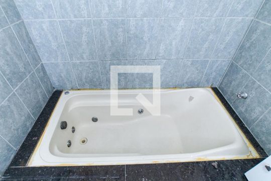 Banheiro da Suíte de casa para alugar com 2 quartos, 90m² em Vila Ede, São Paulo