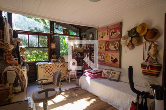Quarto 2 de casa para alugar com 5 quartos, 2100m² em Vargem Grande, Rio de Janeiro